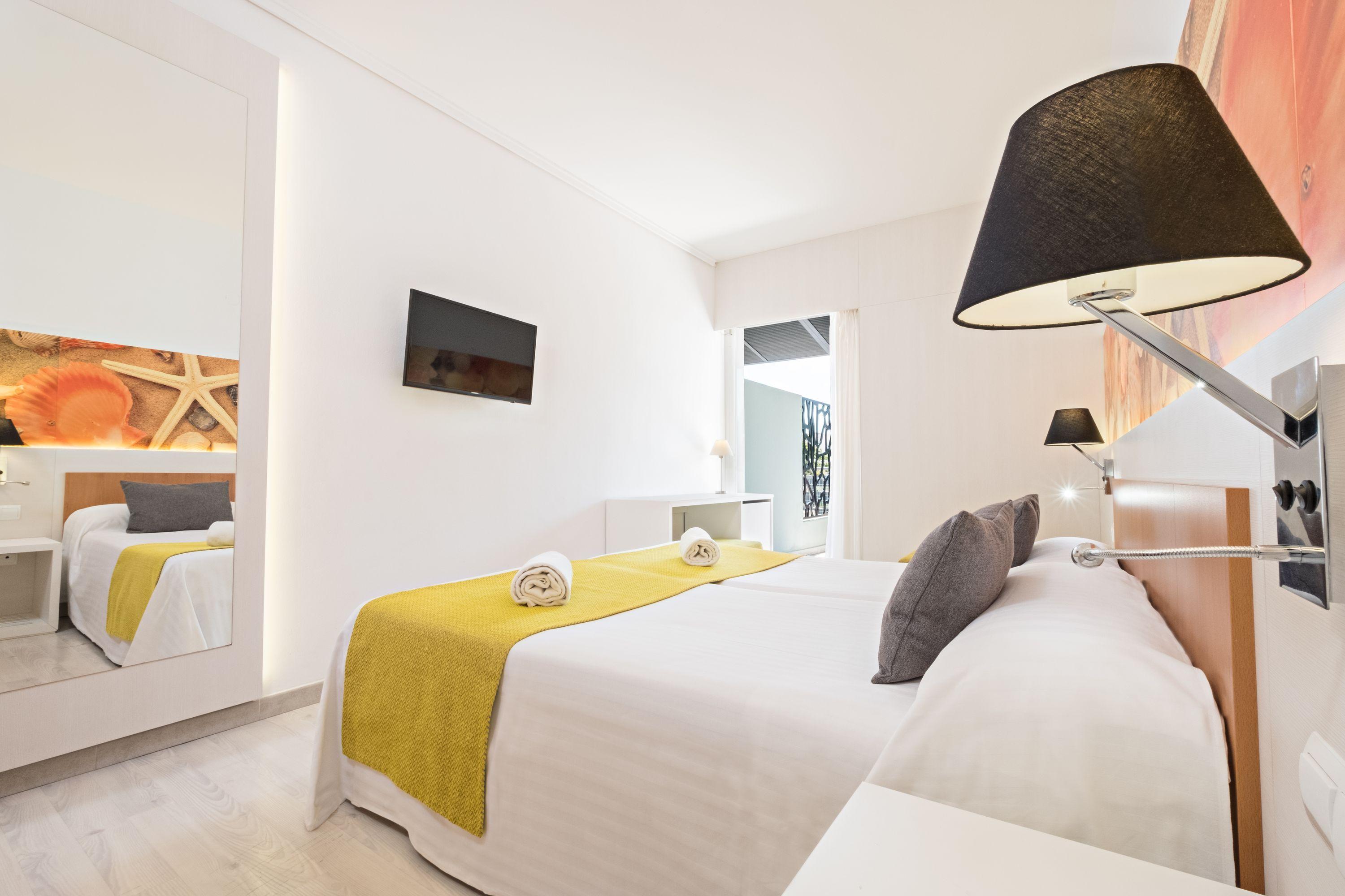 Azuline Hotel Pacific Sant Antoni de Portmany Dış mekan fotoğraf