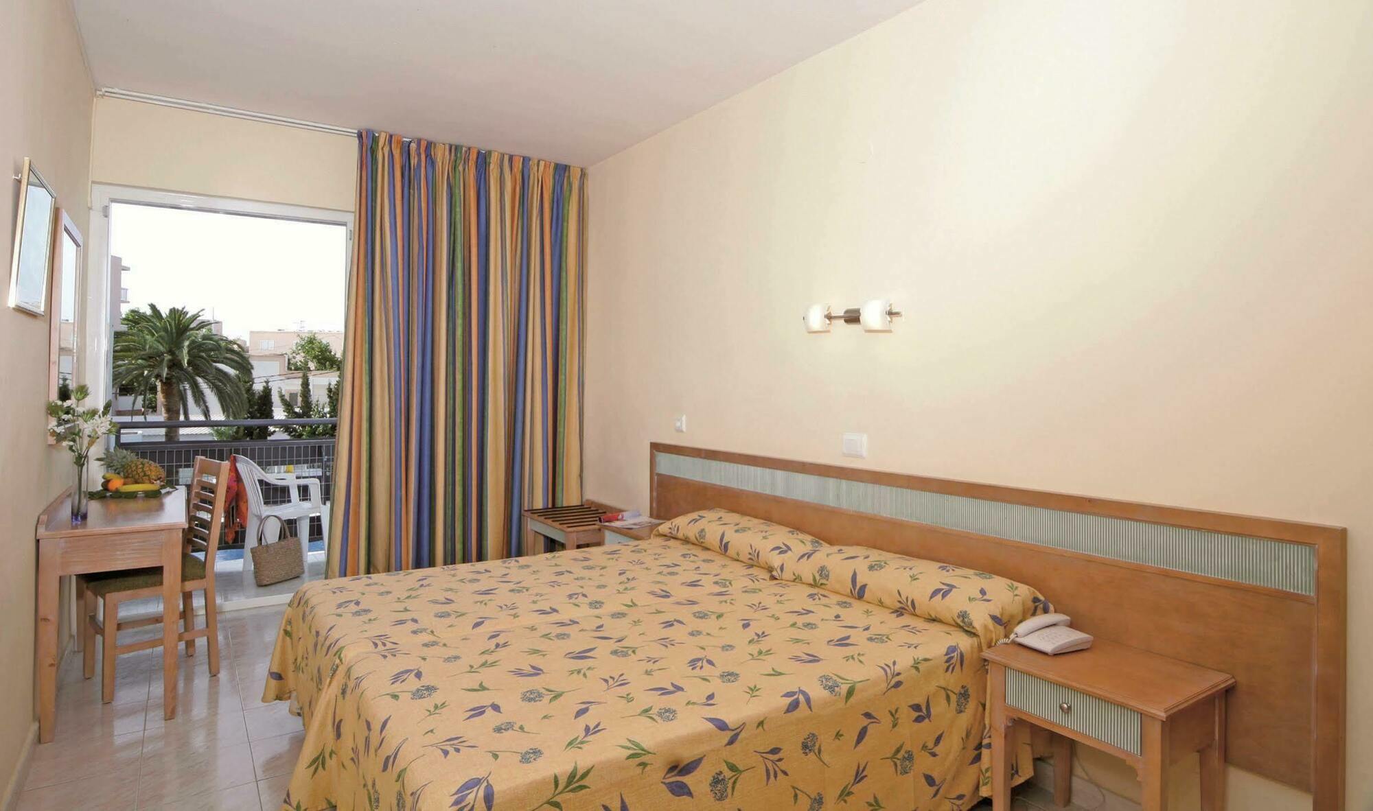 Azuline Hotel Pacific Sant Antoni de Portmany Oda fotoğraf